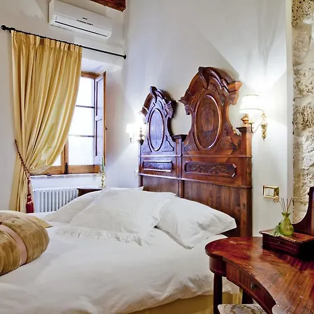 Il Marchese Del Grillo Nocleg ze śniadaniem 4*